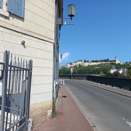 Agreable Maison De Ville Au Coeur De ชีนง ภายนอก รูปภาพ